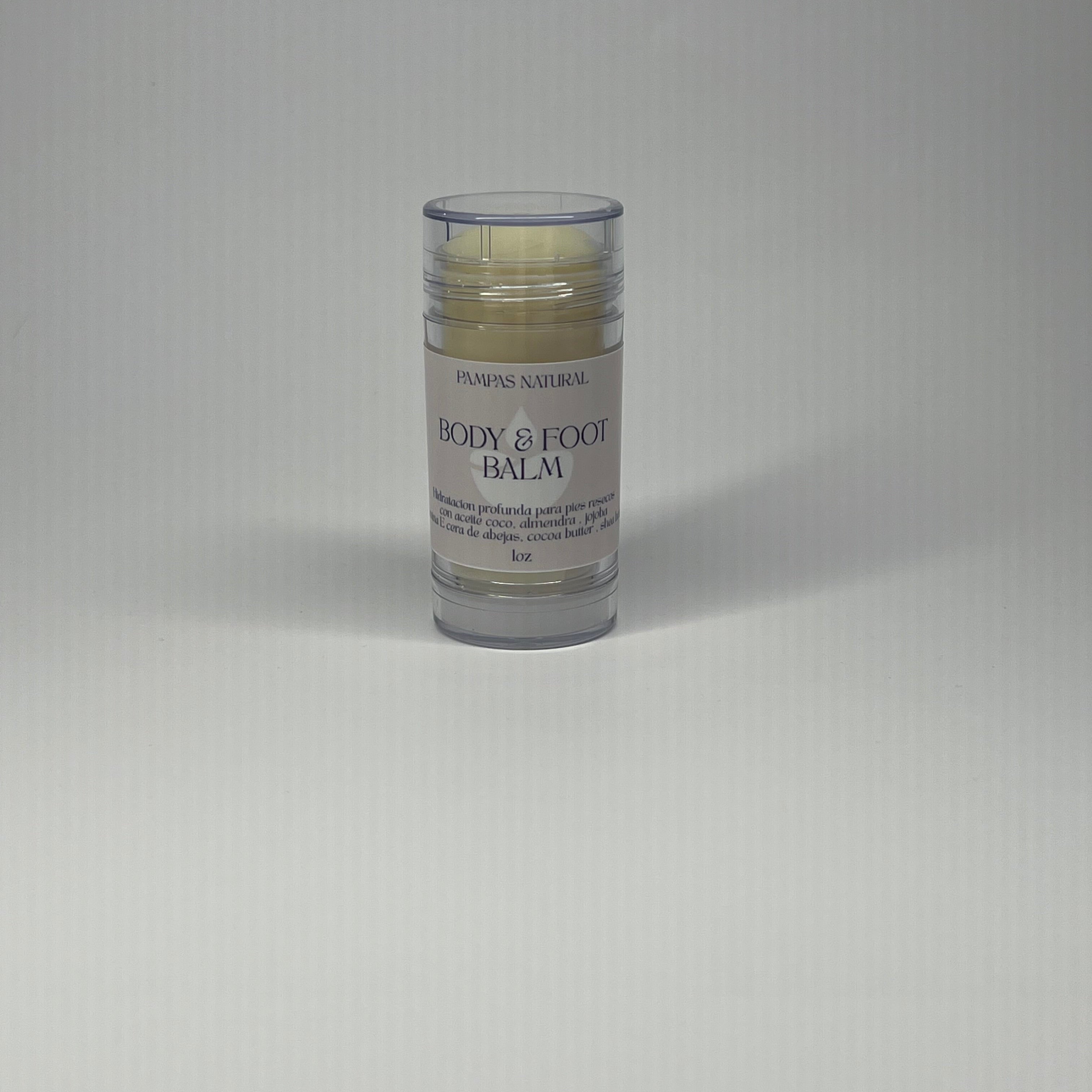 Hidratacion  profunda con ingredientes naturales como coco, almendra. jojoba, cera de abejas y mantecas . Suaviza y protégé la piel reseca.